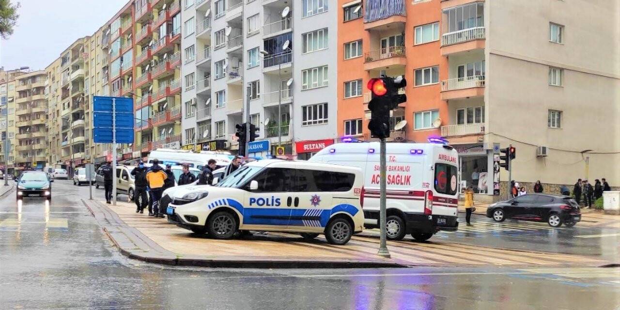 Öğrencilerin kavgasında kan aktı