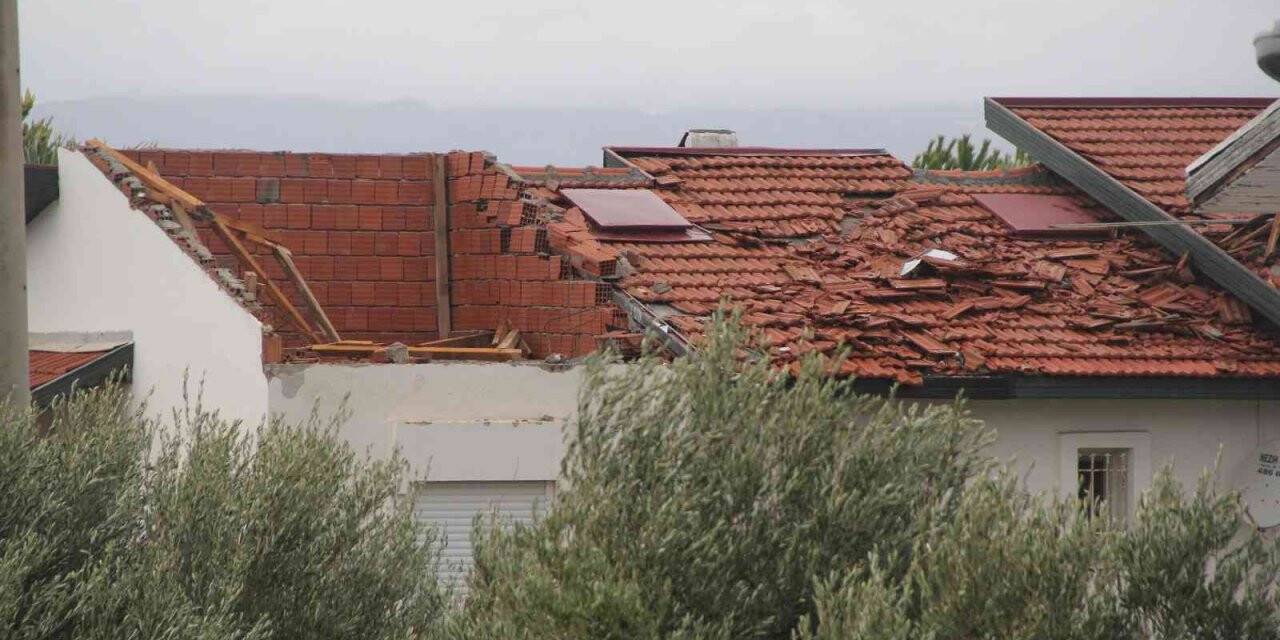 Ünlü tatil merkezi Çeşme’yi hortum vurdu: 20 evin çatısında hasar var