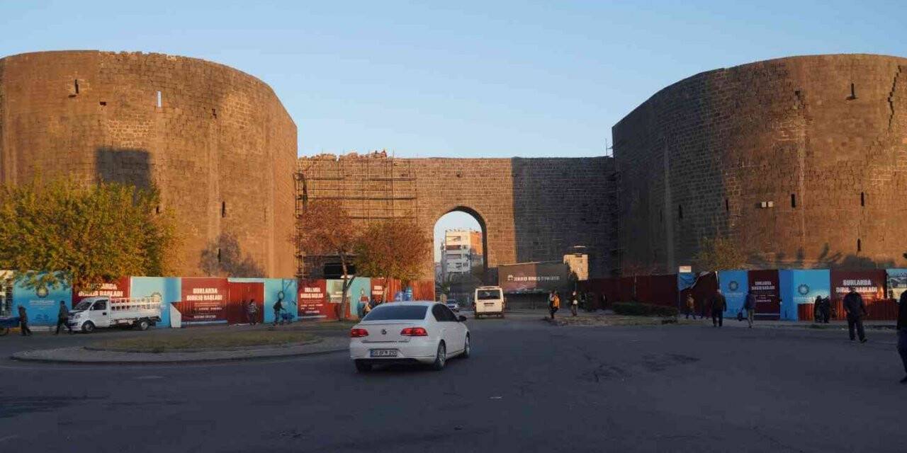 Diyarbakır’da Tarihi Urfakapı araç trafiğine açıldı