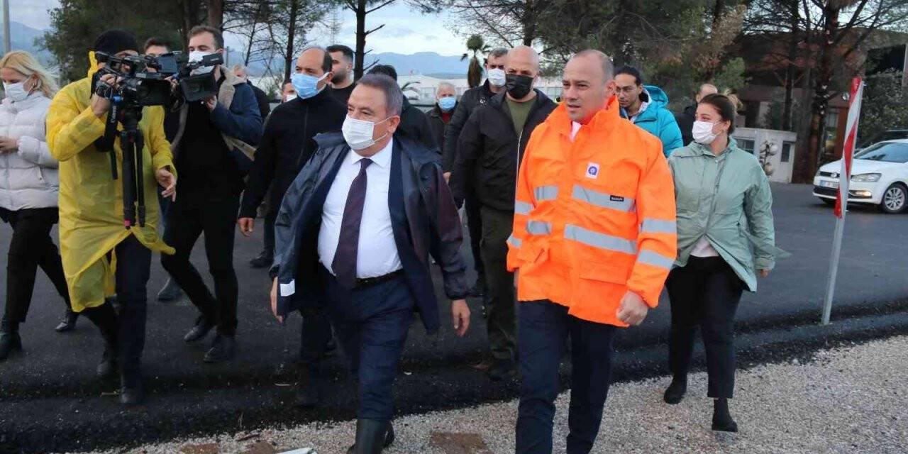 Antalya Büyükşehir Belediye Başkanı Böcek: “130 kilogram yağış düştü, lodosun da hızı 130 kilometreye çıktı”