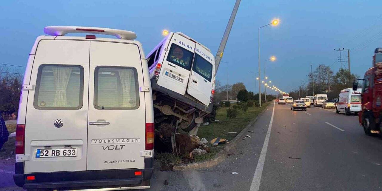 Samsun’da iki minibüsün çarpıştığı kazada ilginç görüntü