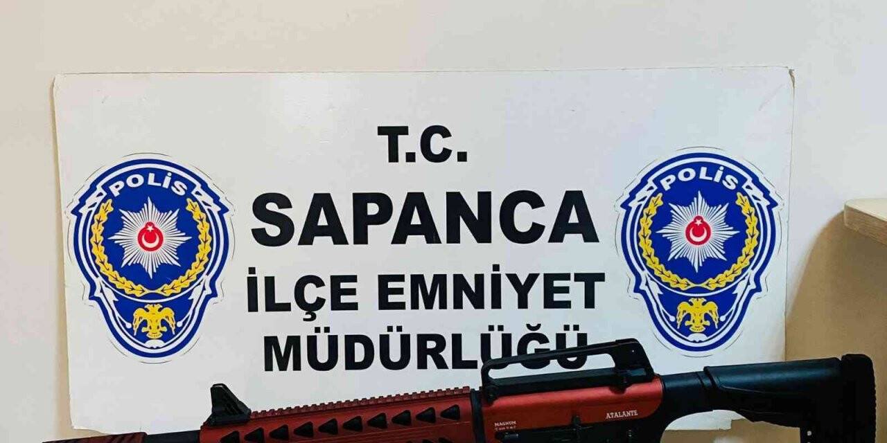 Tartışma ihbarı üzerine olay yerine giden ekipler 2 adet ruhsatsız tabanca ele geçirdi