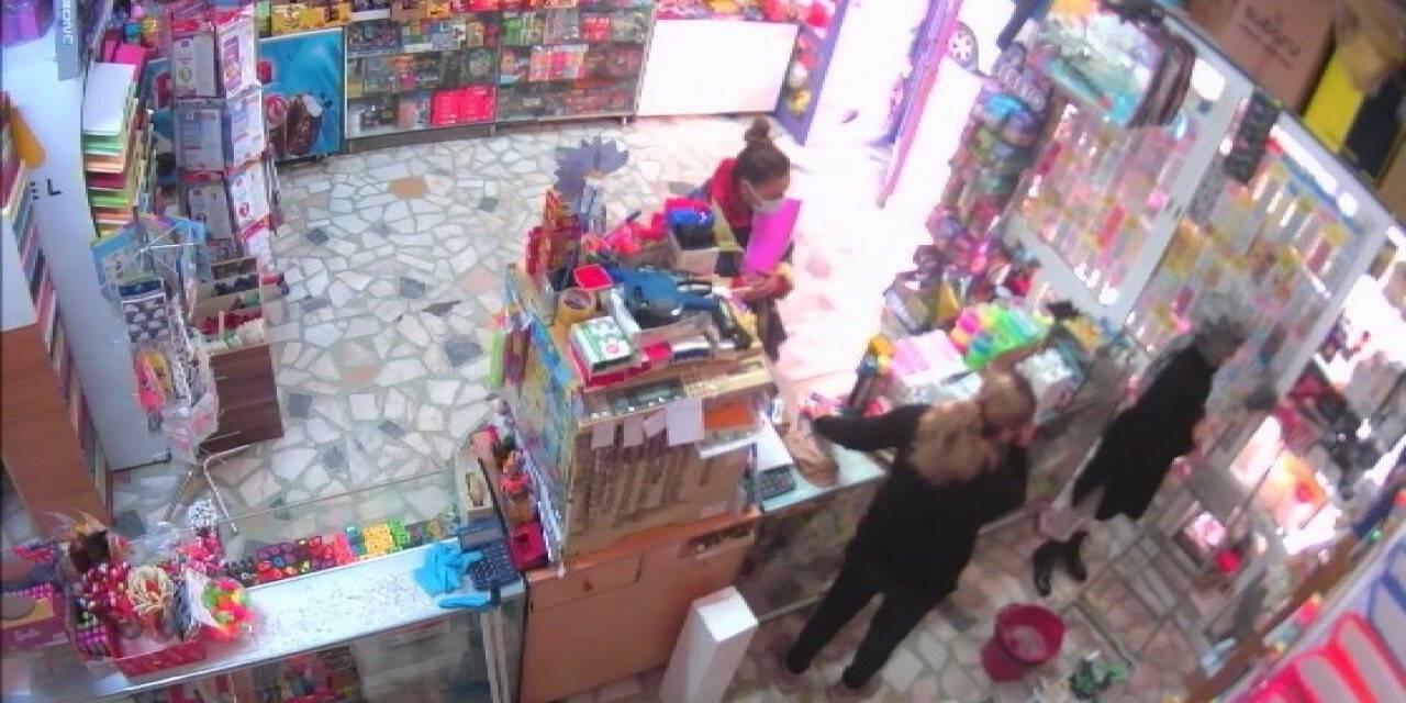 Müşteri olarak girdiği kırtasiyeden yardım kumbarası çaldı