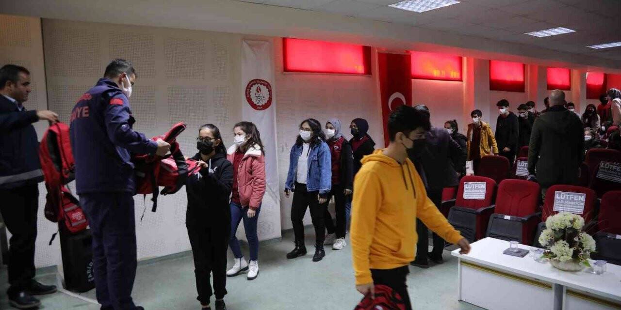 Gaziantep’te acil durum çantası dağıtılıyor