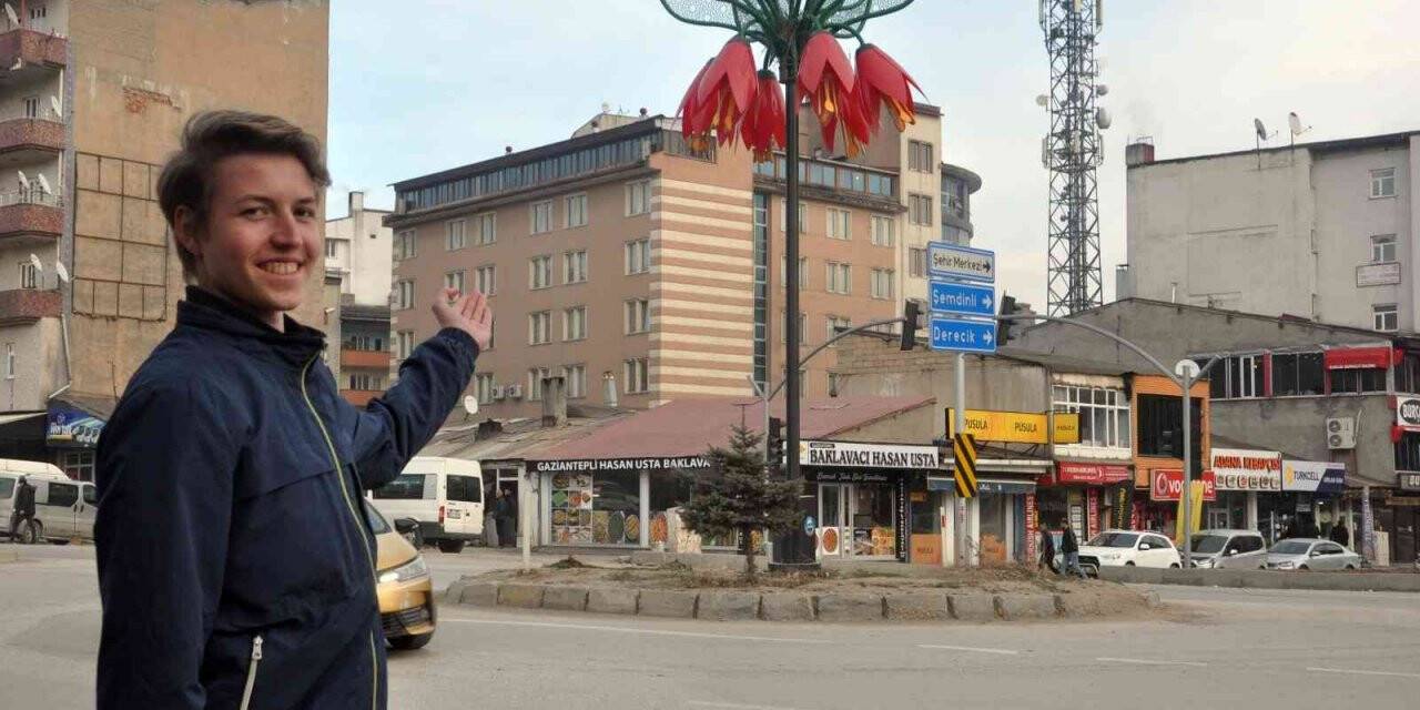 Yüksekovalı çocuklardan İsviçreli turiste İngilizce tanıtım