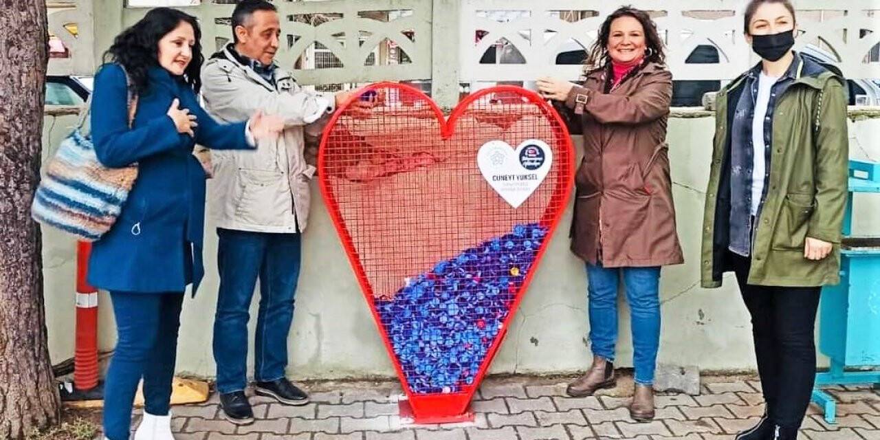 Okullara plastik kapak kumbarası dağıtılıyor