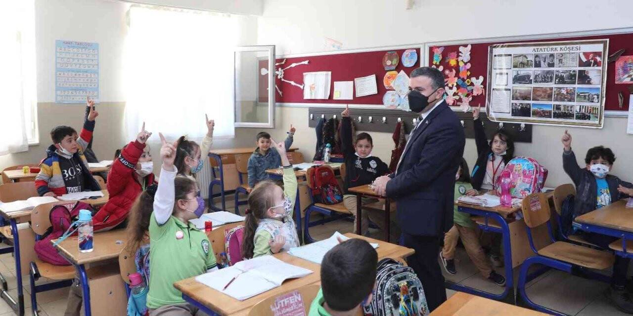 Öğrenciler cevaplamak için birbirleriyle yarıştı