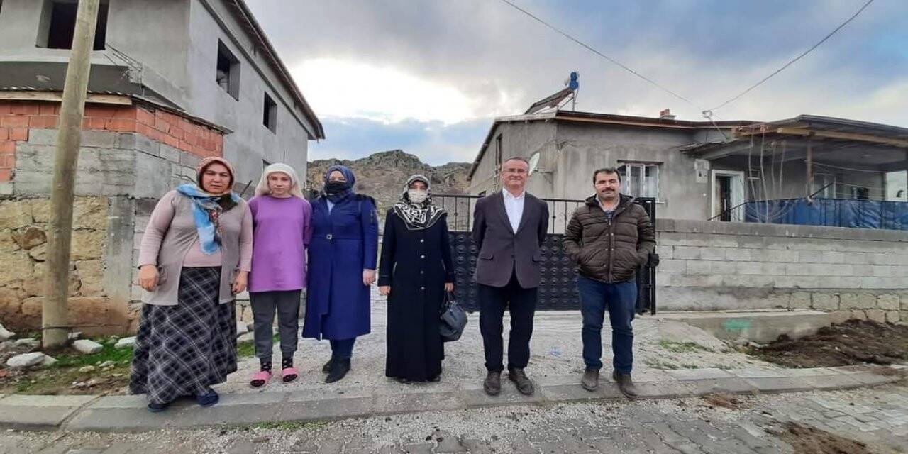 Öğretmenler, öğrenci ve velileri evlerinde ziyaret ediyor