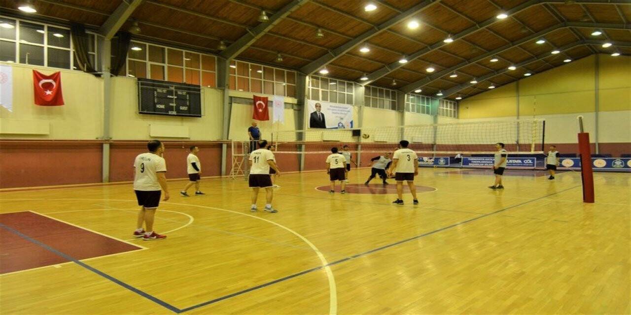 Sandıklı Belediyesi Müdürlükler Arası Voleybol Turnuvası başladı