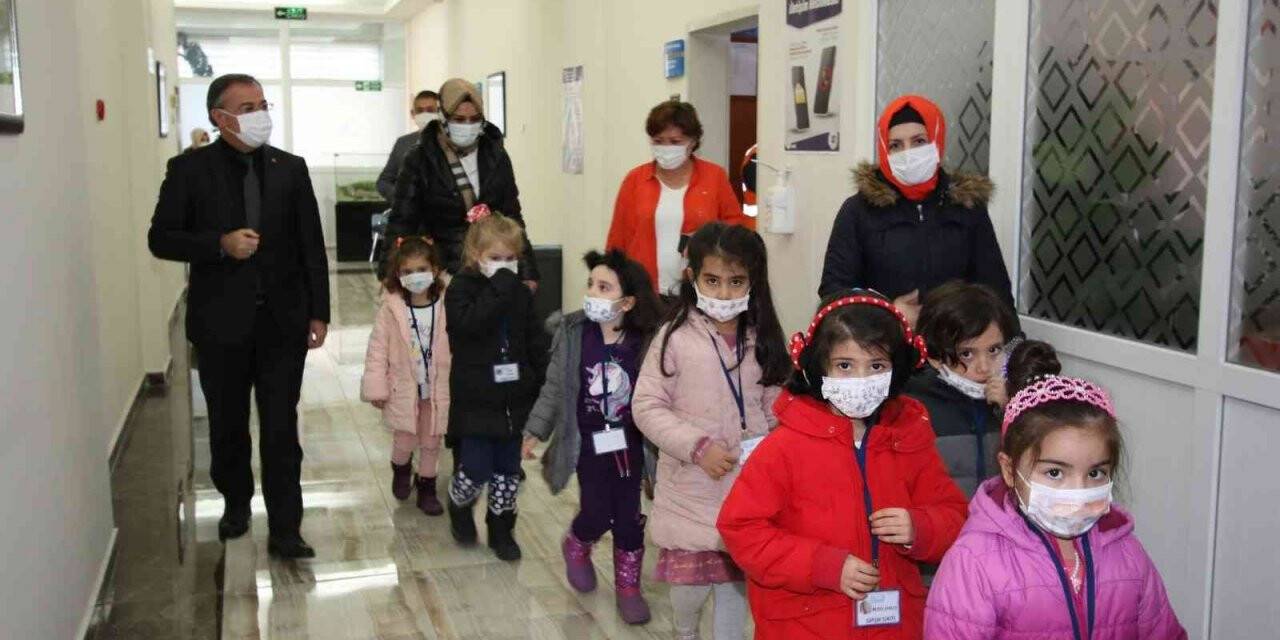 Minik öğrencilerden Başkan Özdoğan’a ziyaret