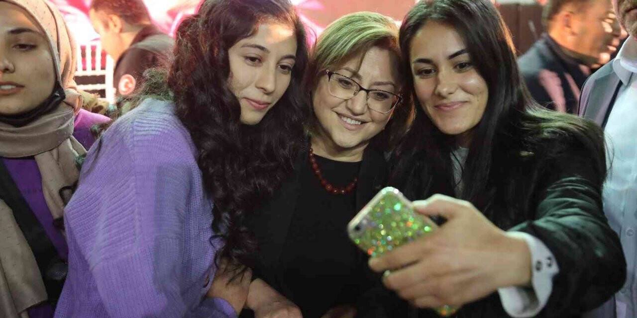 25 Aralık halk konserleri Nizip’te devam etti