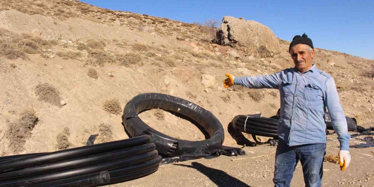 Büyükşehir’den üreticilere bin metre sulama borusu desteği