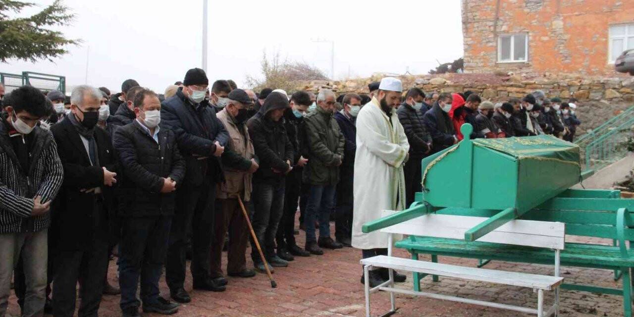 Karaman’da göçükte hayatını kaybeden 3 çocuk babası toprağa verildi