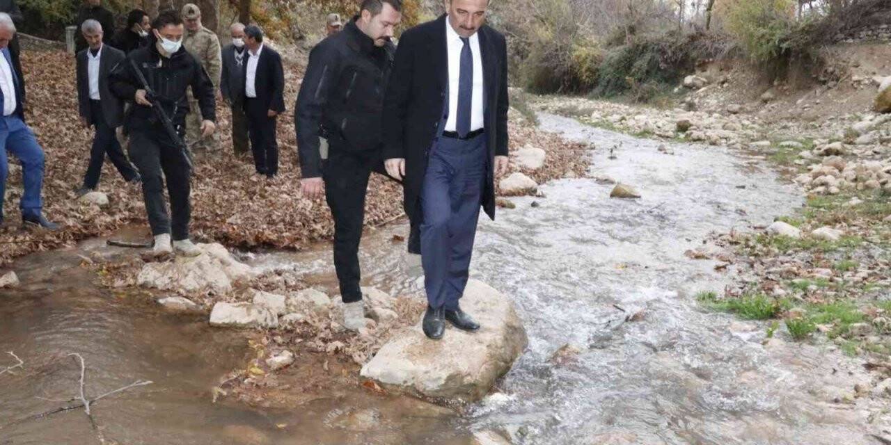 Siirt Valisi Hacıbektaşoğlu, yol sorununu yerinde inceledi