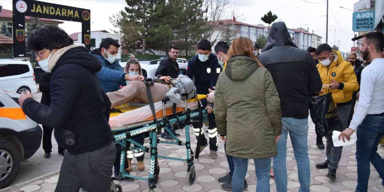 Bıçaklanan kadını ölümden jandarma kurtardı