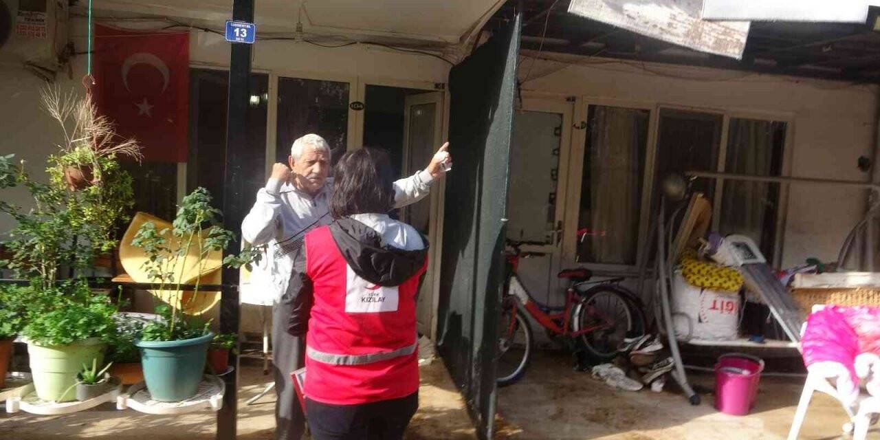Selde mağdur olan vatandaşların yaraları sarılıyor