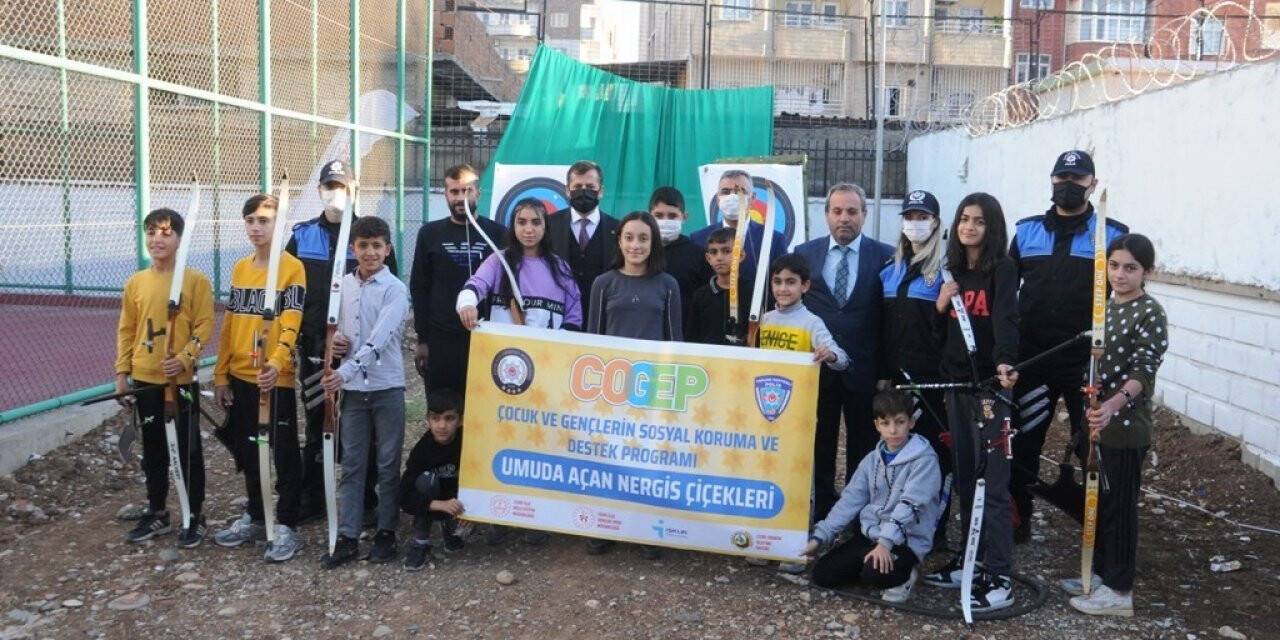 Cizre polisi çocukları suçtan spor ve sosyal aktivitelerle uzaklaştırıyor