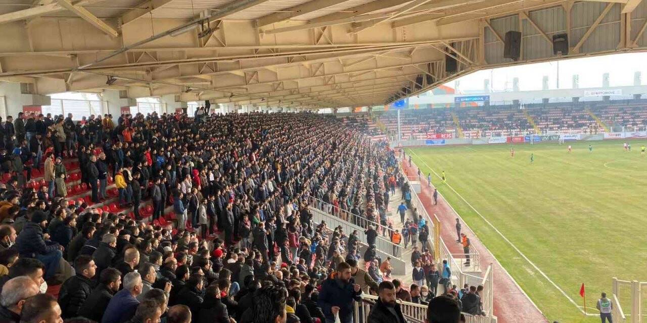 Batman Petrolspor - Erbaaspor maçında dostluk örneği