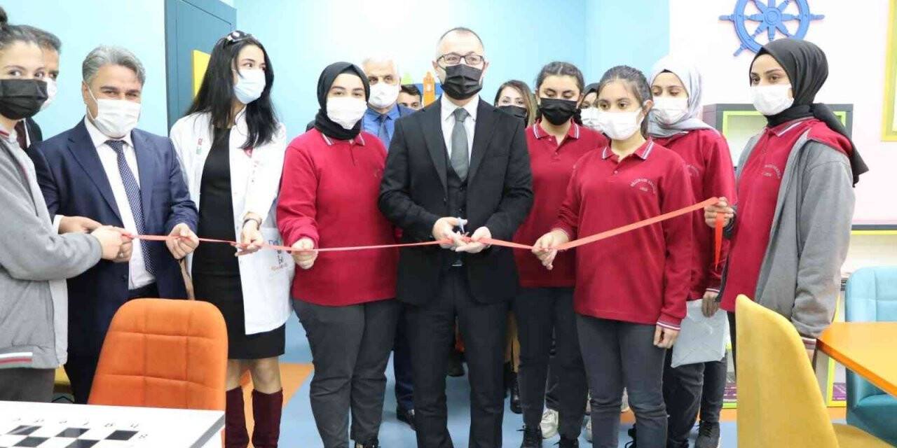 Kayapınar Belediyesinin destekleriyle Z Kütüphanesi açıldı