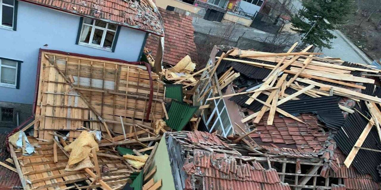 Samsun’da fırtına çatıları uçurdu
