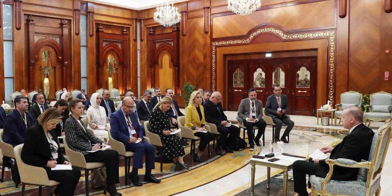 Cumhurbaşkanı Erdoğan, “Ana muhalefetin başındaki bir adamın yaptığı hareketlere bakın”