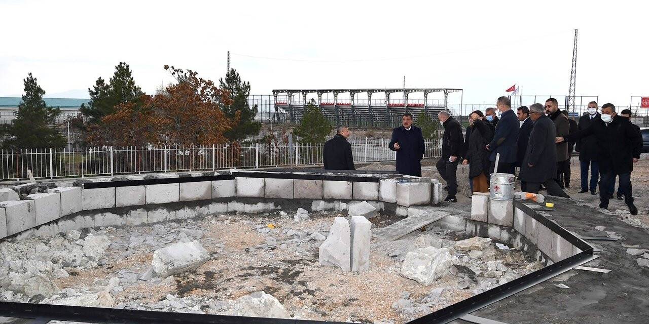 Başkan Gürkan, usta şagirt kümbeti restorasyon çalışmalarını inceledi