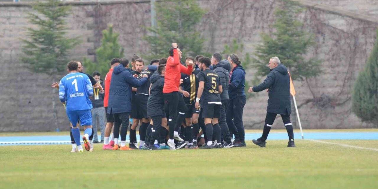 Talasgücü Belediyespor zirveyi parselledi