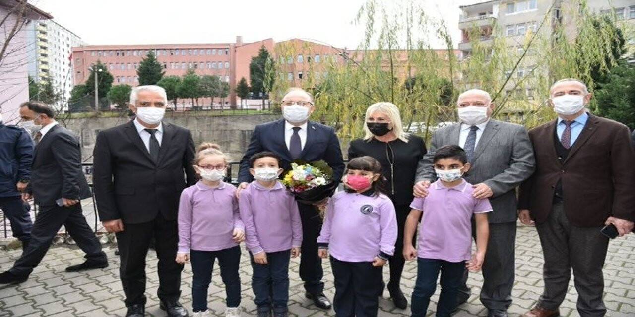 Tutulmaz “Kütüphanesiz Okul Kalmasın" projesinin açılışı yaptı