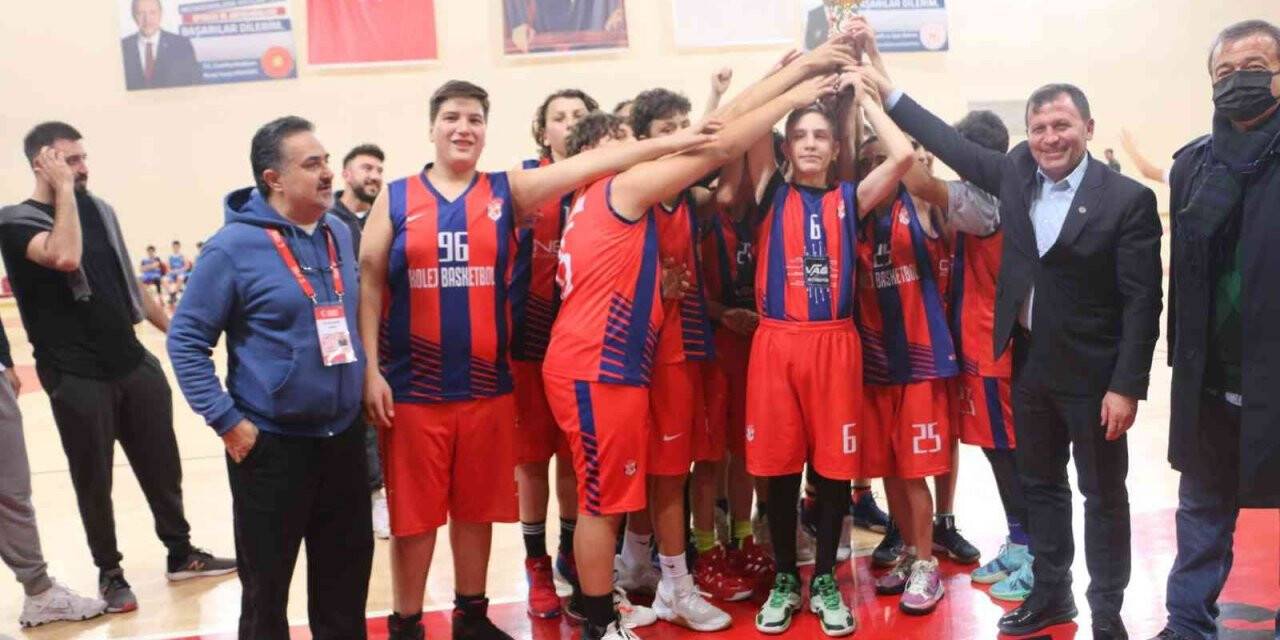 U14 Basketbol’da şampiyon Kolej Basketbol takımı oldu