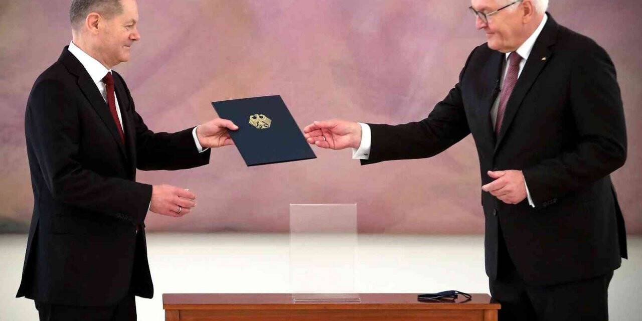 Almanya’nın yeni Başbakanı Scholz yemin etti