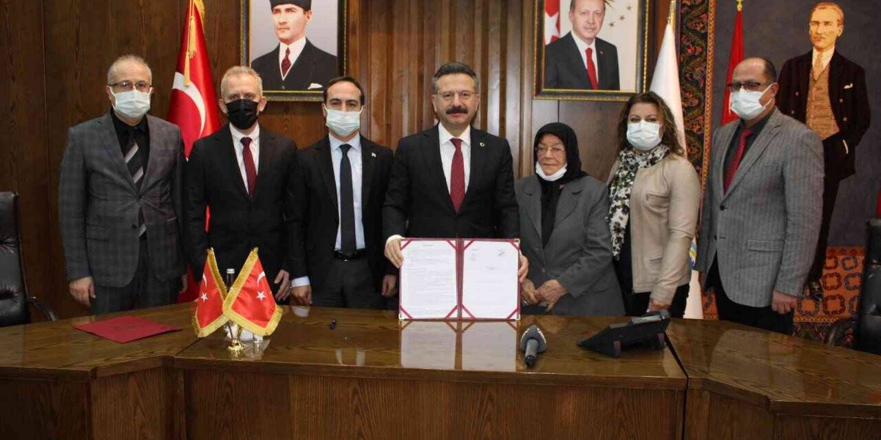 Eşinin vasiyetini yerine getirdi; 3,5 milyon lira bağışta bulundu