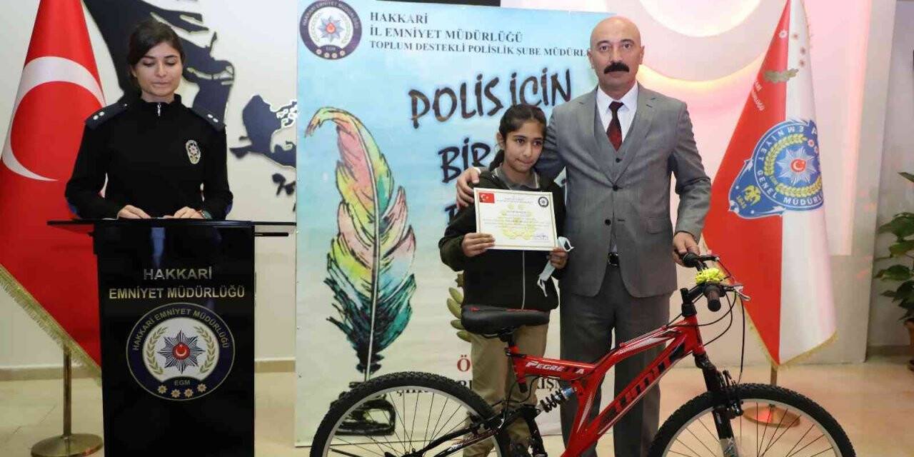 Hakkari polisi başarılı öğrencileri ödüllendirdi