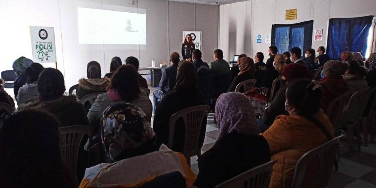 Aliağa’da En İyi Narkotik Polisi Anne Projesi’nin eğitimi sürüyor
