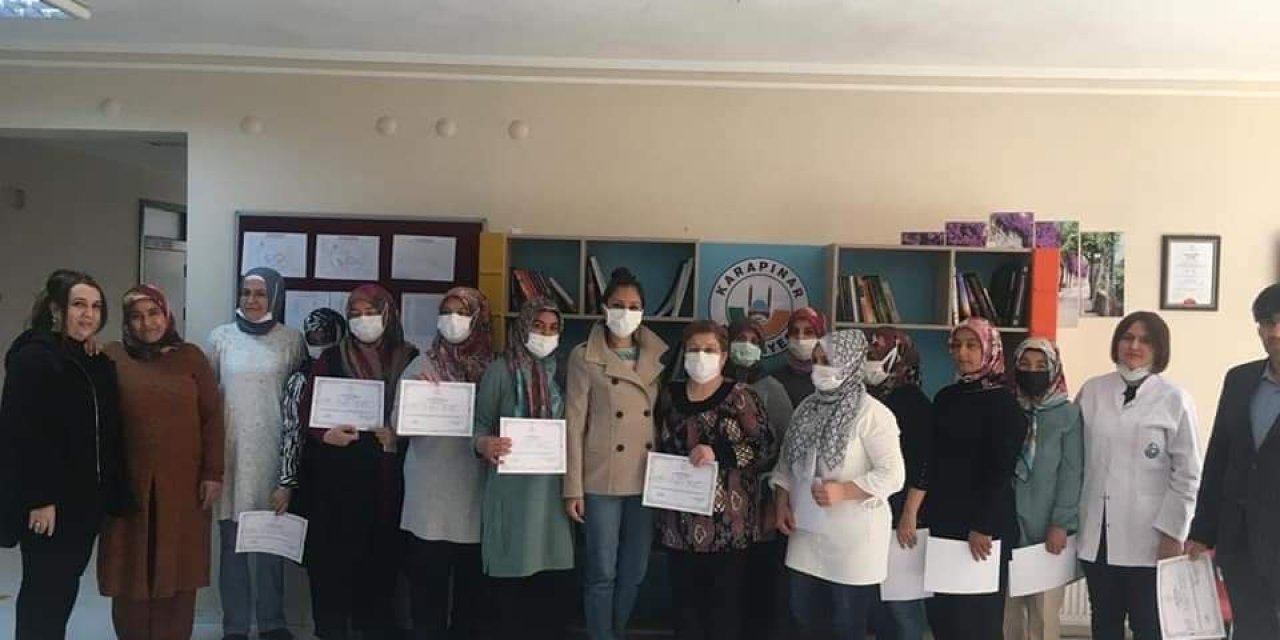 Karapınar'da 14 kadın kursiyere başarı belgeleri verildi
