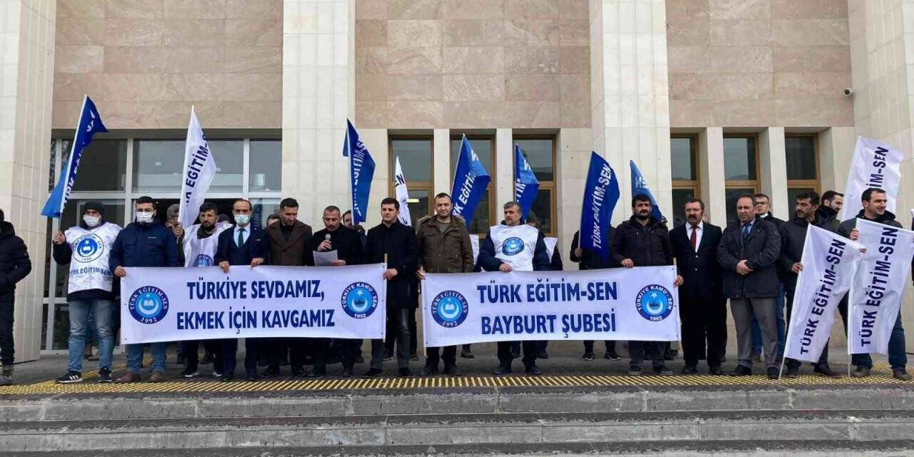 Türk Eğitim-Sen Bayburt Şubesi, Öğretmenlik Meslek Kanunu konulu bir basın açıklaması düzenledi