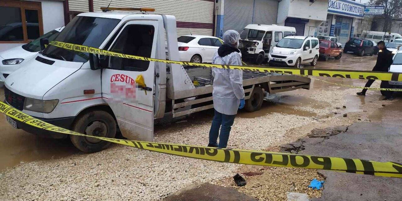 Çekici şoförü yol ortasında silahlı saldırıya uğradı