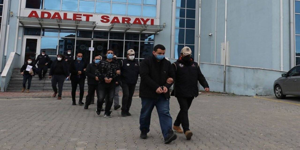 Yurtdışına kaçmaya çalışan FETÖ üyeleri saklandıkları evde yakalandı