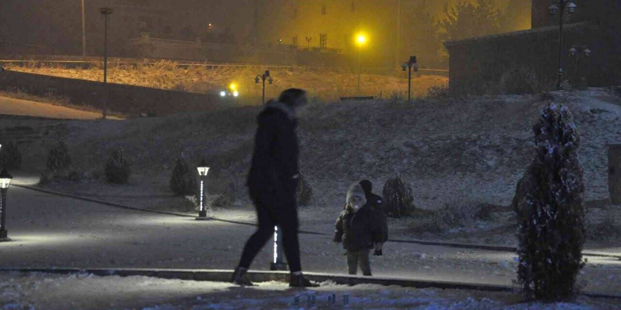 Kars’ta kar yağışı etkili oluyor
