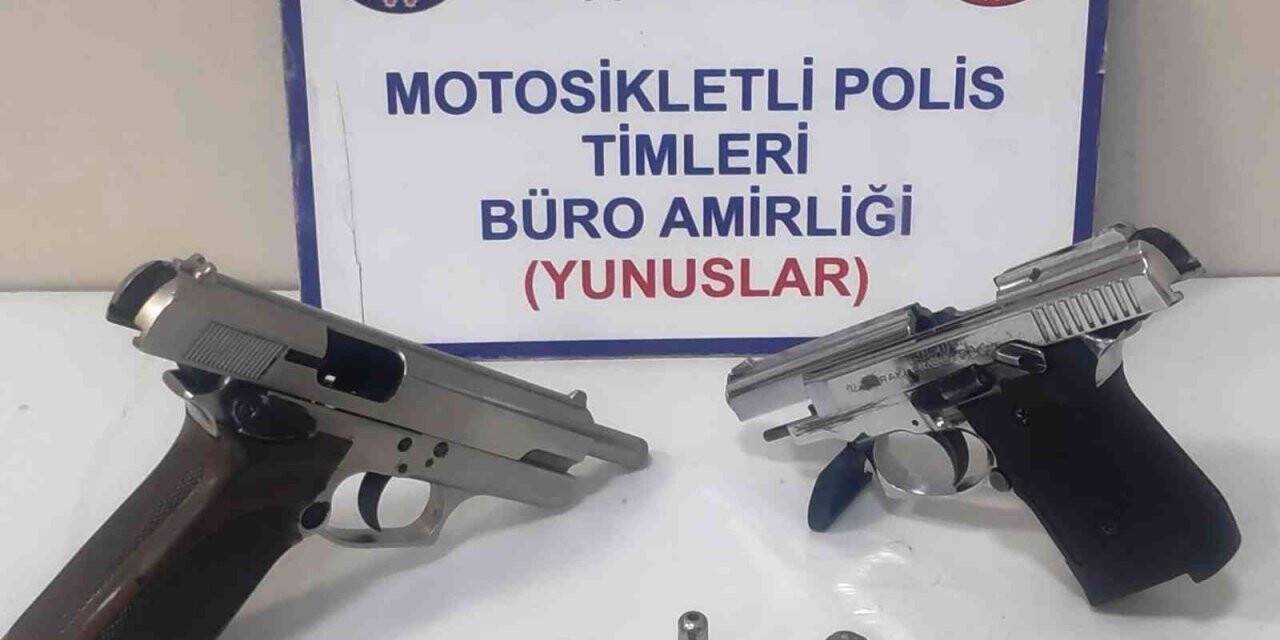 Kütahya’da bir işyerinde 2 ruhsatsız tabanca ele geçirildi