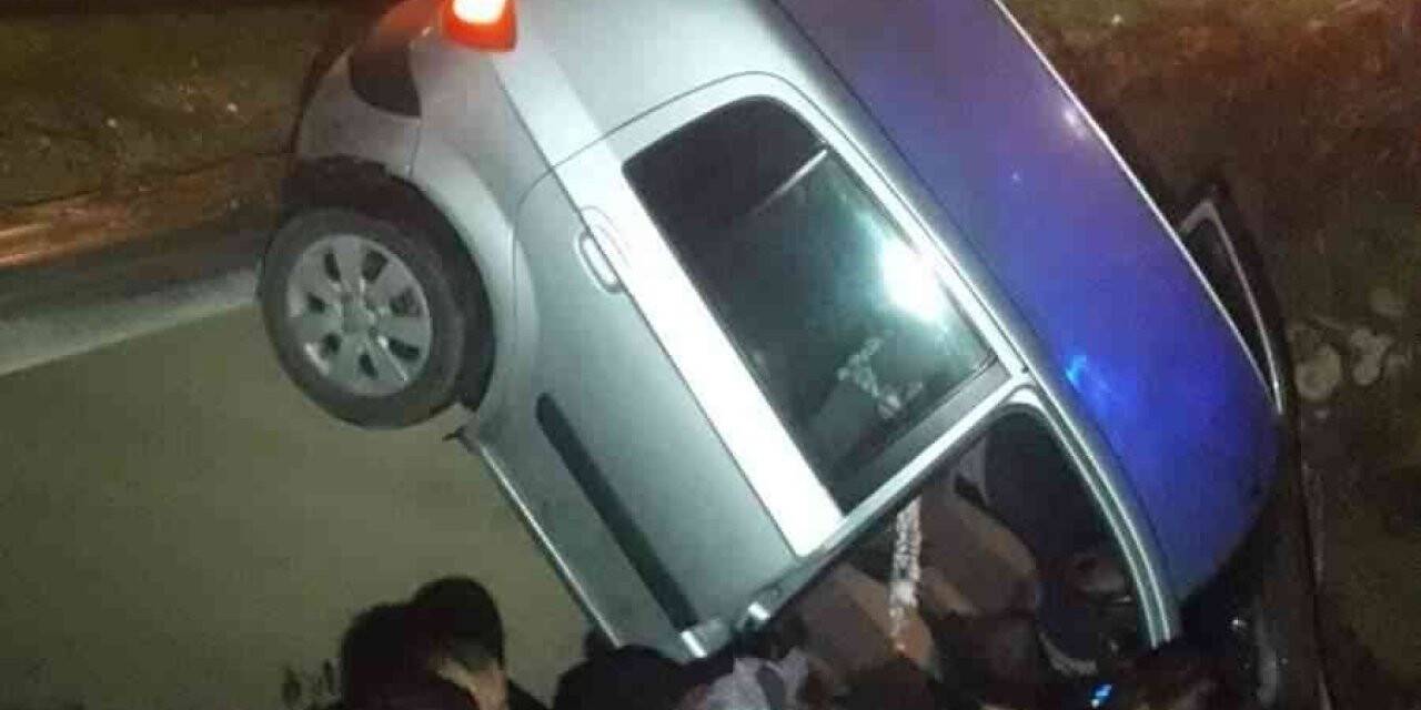 Şarampole uçan otomobilde can pazarı yaşandı