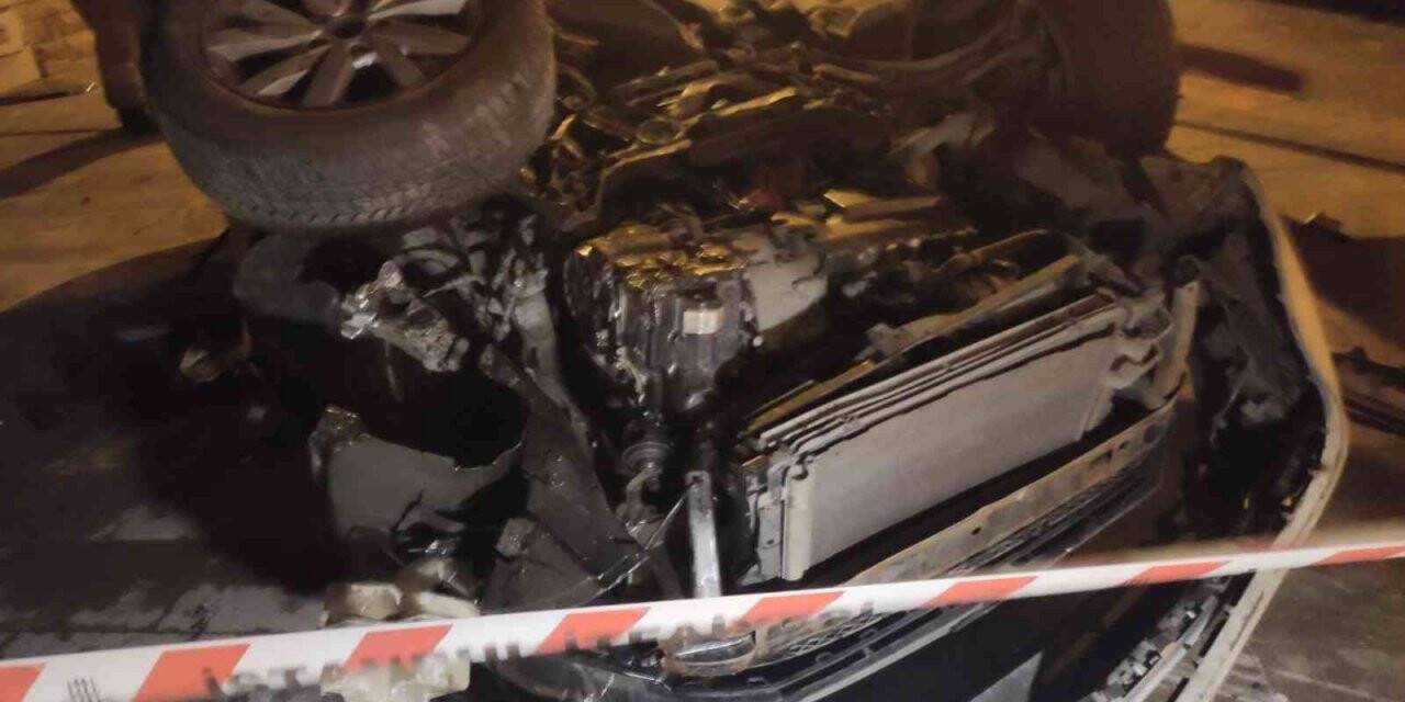 Üsküdar’da lüks araçla takla attı, hiçbir şey olmamış gibi canlı yayına devam etti