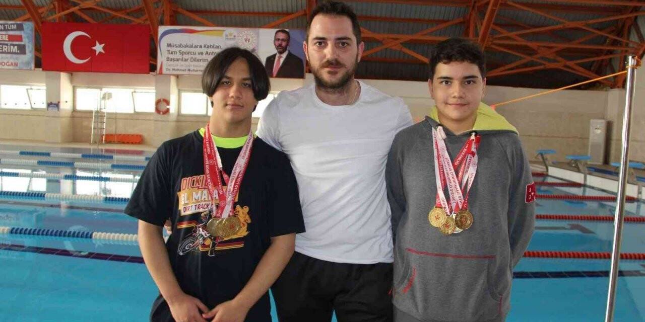 Bahçeşehirli öğrenciler madalyalara ambargo koydu