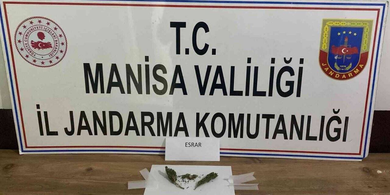 Manisa’da araç içinde uyuşturucuyla yakalanan şahıslar gözaltına alındı