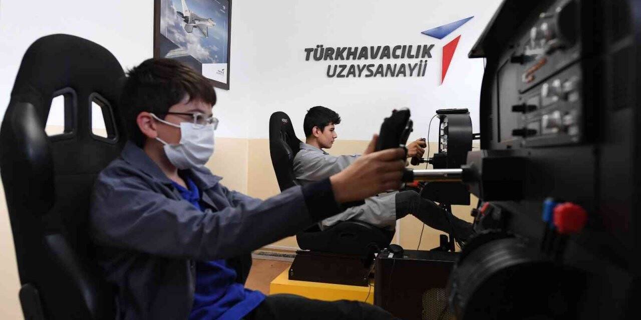 TUSAŞ aviyonik, motor ve robotik kodlama ile öğrencileri geleceğe hazırlıyor