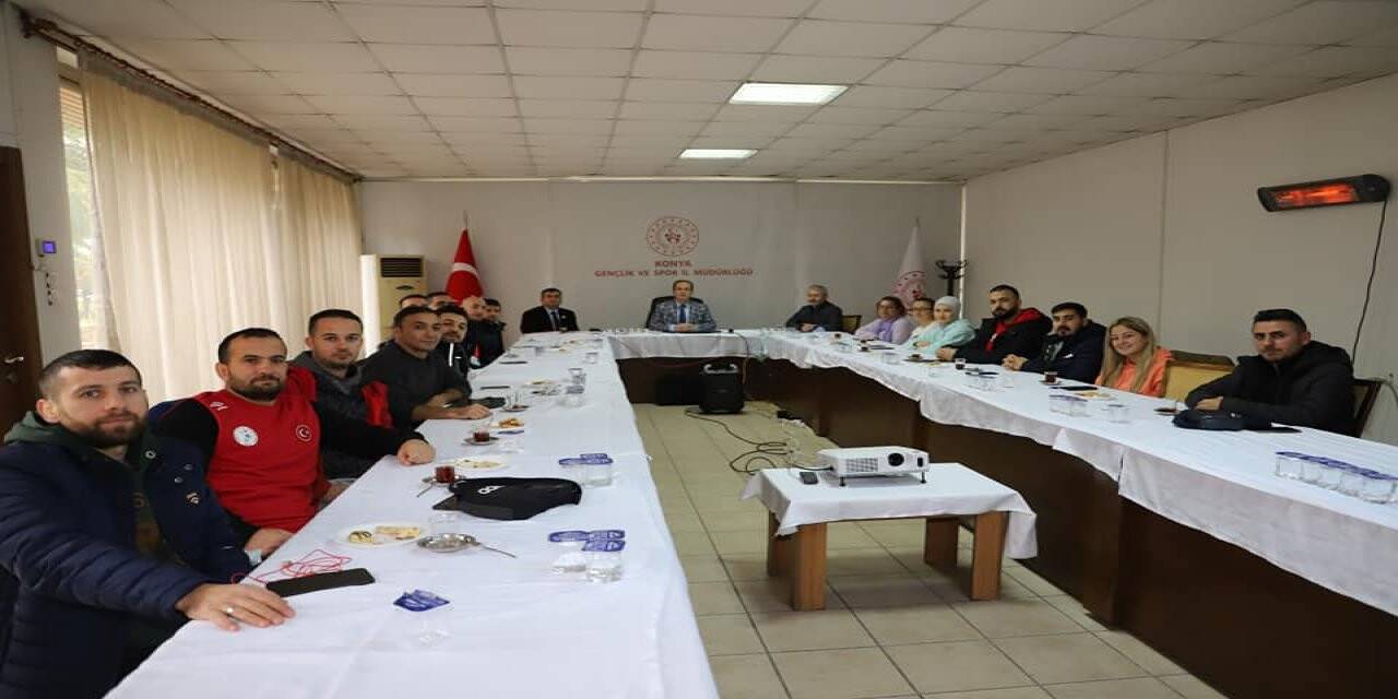 Antrenörlerle değerlendirme toplantısı yapıldı