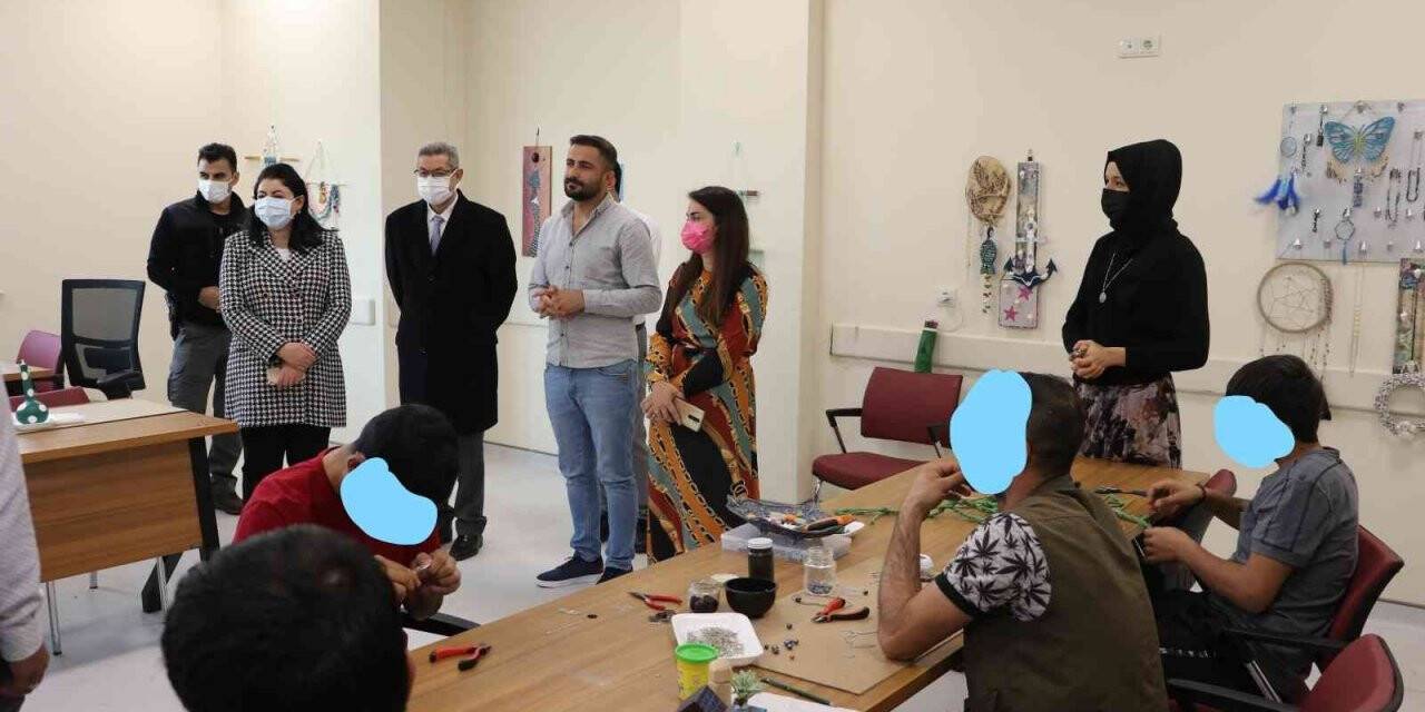 Tedavi gören madde bağımlıları için sosyal kurslar