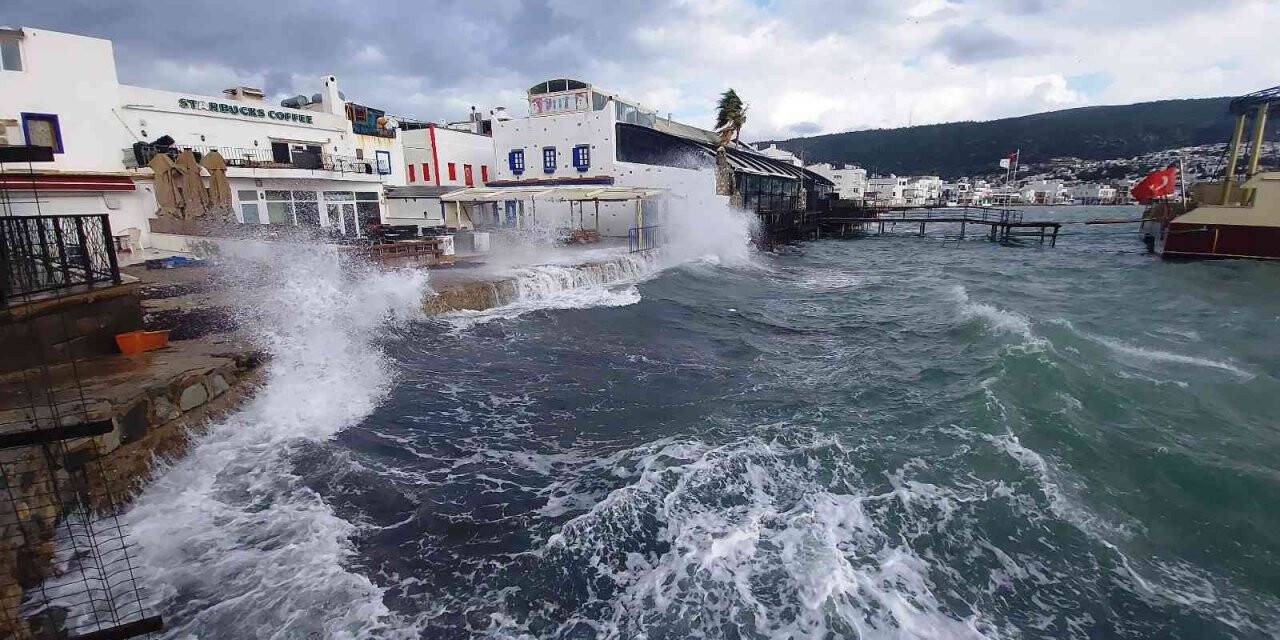 Bodrum fırtınanın esiri oldu
