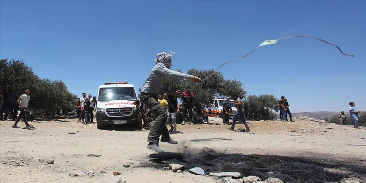 İsrail askerlerinin Batı Şeria’daki gösterilerde yaraladığı Filistinli hayatını kaybetti