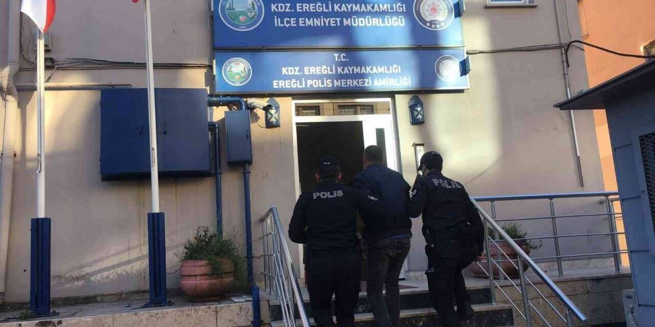 Cumhurbaşkanı Erdoğan’a hakaret edip fotoğrafını yere atan kişi gözaltına alındı