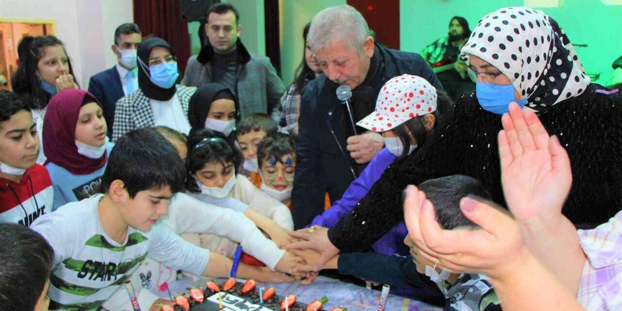 Başkan Sarı, 60’ncı yaş gününü çocuk yuvasında kutladı